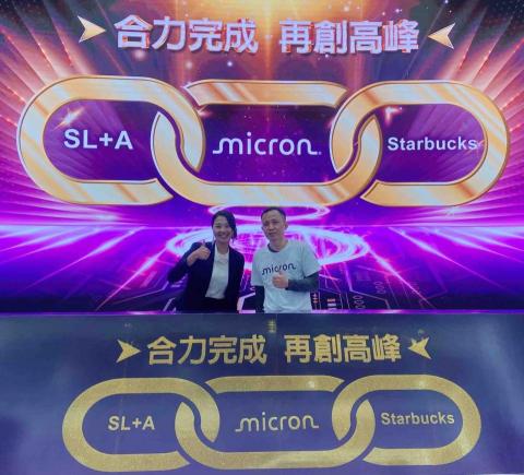 Joe Cho - Hosting Micron New Facility Launch Ceremony, w/Donghui Lu - Corporate Vice President, Chairman of Micron 
主持美光科技台中廠新設施開幕典禮
與盧東暉董事長合影