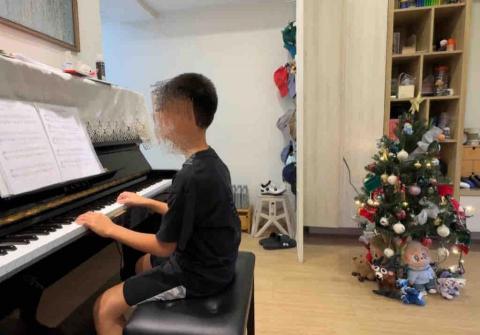 鋼琴小提琴教學🎼/奕君老師🧸 - 練聖誕歌過聖誕節♡