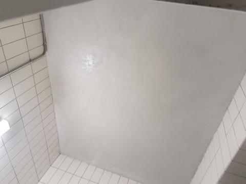 王政遠 - 廁所天花板礦物骨材施工後