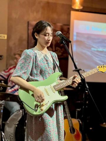 邱靜 | 商演駐唱 | 編曲 | 錄音 彈唱教學 - 