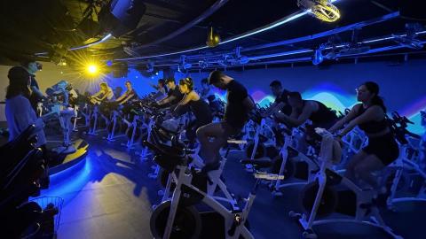 浮點藝術有限公司 - 明曜百貨健身房