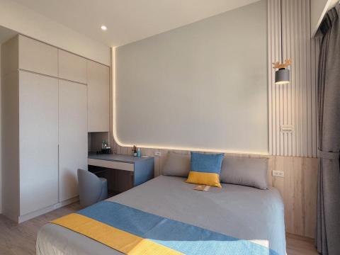 周玗苙 - 新屋2-主臥衣櫃+書桌+床頭背牆+床+吊燈+書桌椅