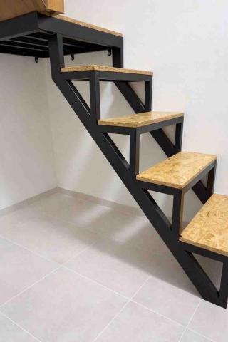 達閎金屬企業社 - 更換既有木頭會損部分更換不銹鋼烤漆樓梯