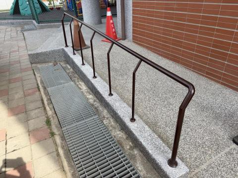 鈞盛工程行 - 各式欄杆 維修 安裝 