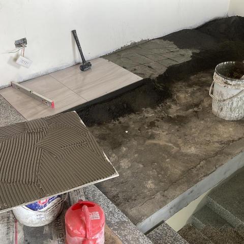 提供止滑磚服務的專家阿華