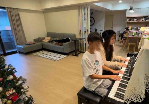 鋼琴小提琴教學🎼/奕君老師🧸 - 跟老師四手聯彈合奏練習(⑉︎&bull;ᴗ&bull;⑉︎)