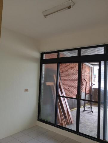 鐵皮屋頂漆，防水漆，圍籬，室內油漆都有承做 - 