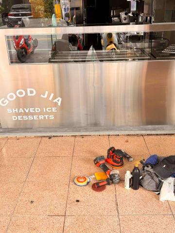 居宅通家事修繕 - 店面。面板拋光清潔