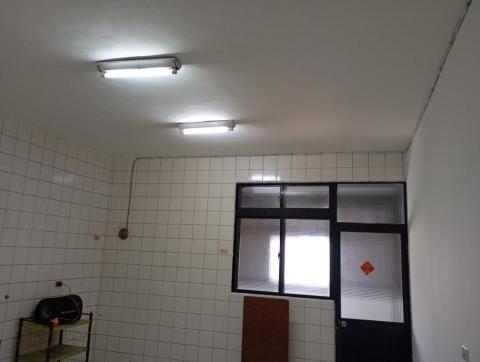 鐵皮屋頂漆，防水漆，圍籬，室內油漆都有承做 - 