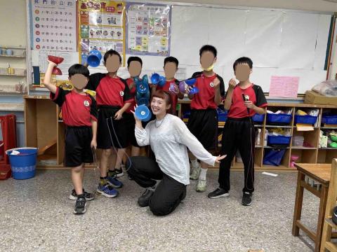 吳佩芹 - 大雅區陽明國小扯鈴隊