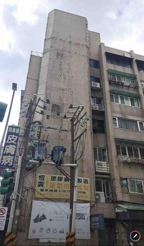 好工人拆除裝修團隊 - 羅斯福路高空招牌拆除後 乾淨的牆面