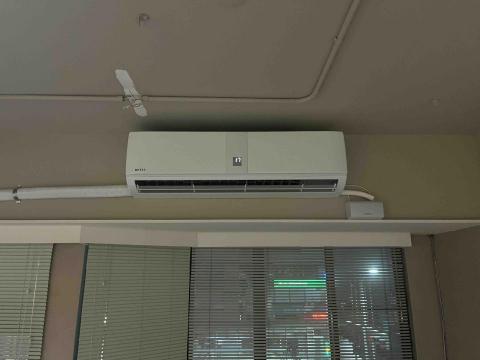 京雨企業社 - 商業空間，以不拆裝潢形式跑管線