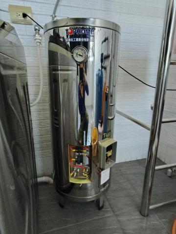 瑋成水電裝修工作室 - 施工後：電熱水器清洗