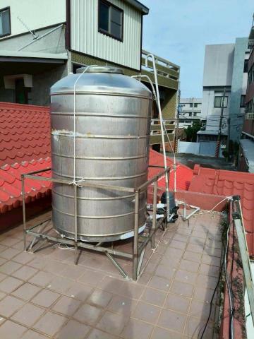 瑋成水電裝修工作室 - 施工前：移水塔至屋頂下方