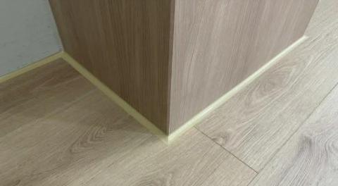 矽利康修補防水 - 木地板收邊