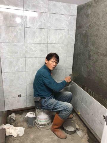 李松芳 - 貼磁磚