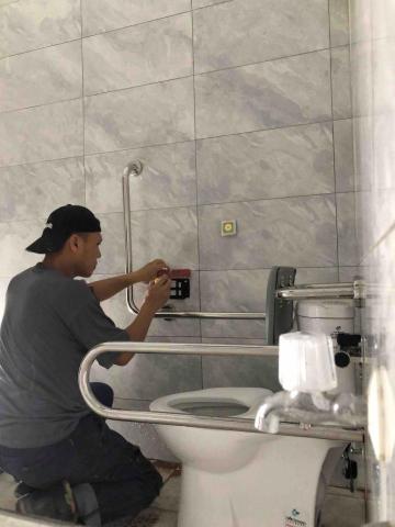 李松芳 - 安裝衛浴設備