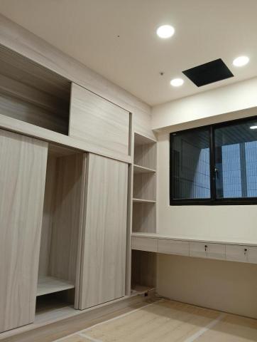 美屋（許先生） - 衣櫃拉門，書桌