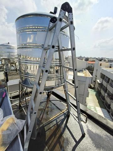 瑋成水電裝修工作室 - 施工中：水塔清洗