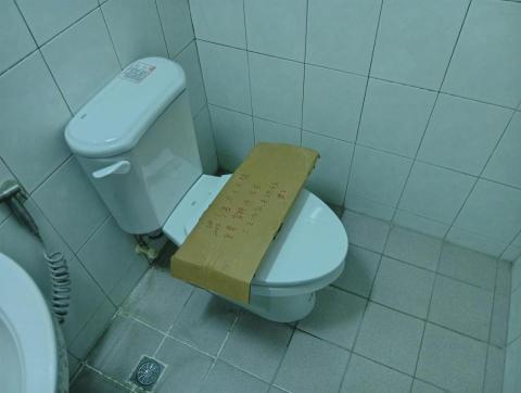 許耀文 - 特規糞管修改後，馬桶安裝