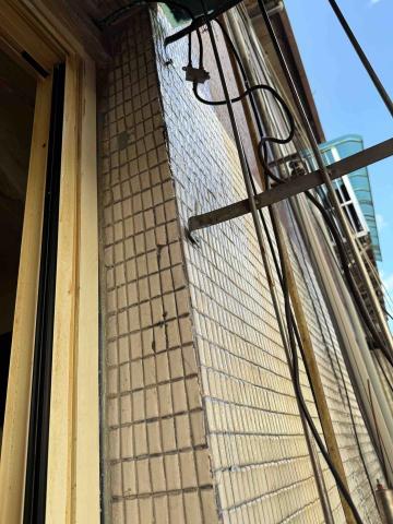 儒儒防水工程 - 窗框透明防水漆施作