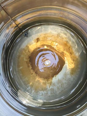 瑋成水電裝修工作室 - 施工中：水塔清洗