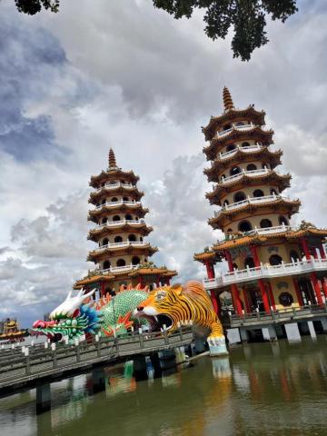 添好運包車旅遊 - 蓮池潭 龍虎塔