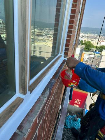 詠華工程有限公司 - 高空作業，矽利康翻修及外牆防水