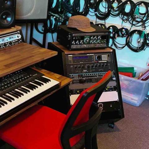 王容之 - 音樂家具設計