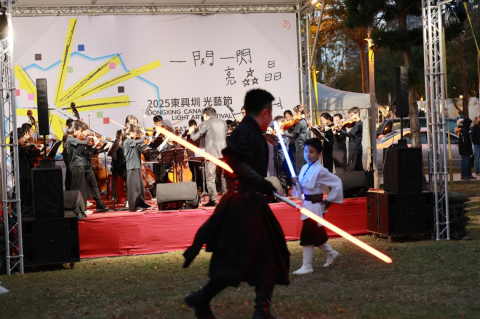 光劍俠James - 受邀參加竹北興隆國小弦樂團，現場演奏星戰主題曲與光劍對決聯合表演現場