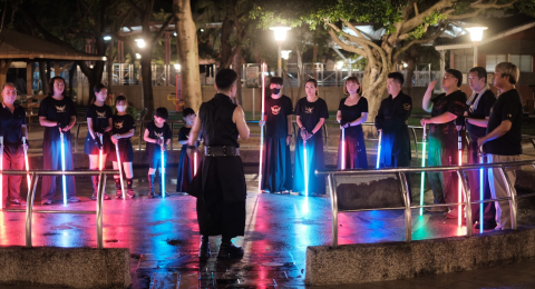 光劍俠James - 團體光劍演武課程，指導表演人員招式動作現場