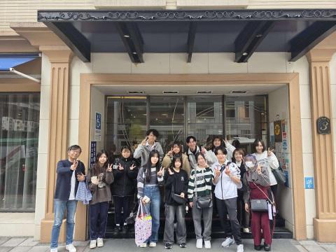 赤い白 - 接待日本鳥取高校學生來台