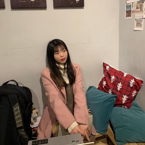 提供桌球服務的專家張語芯