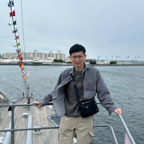 提供高中地理服務的專家張先生