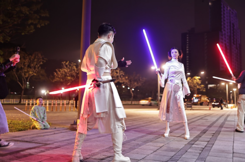 光劍俠James - 一對一，指導表演人員舞劍教學