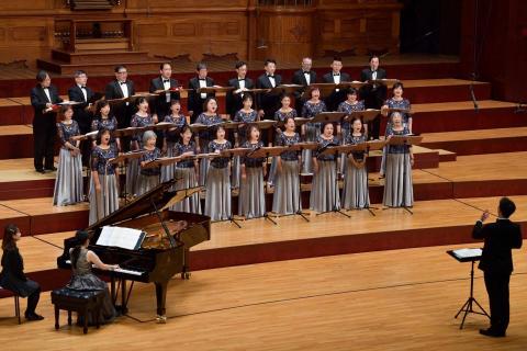 王士銘 - Nikon D5、AF-S 105mm F/1.4E 拍攝