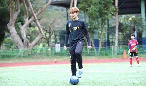 洪偉翔 - 訓練中親自參與，並且示範。