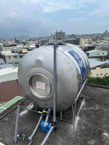 阿泓工程 - 傳統水塔更換不鏽鋼水塔含抽水機安裝