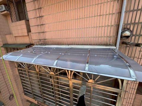 隼鋒工程 - 半透明高採光Pc板採光罩完工