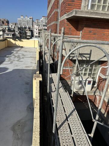 許銘晉 - 房屋之間防水搭架