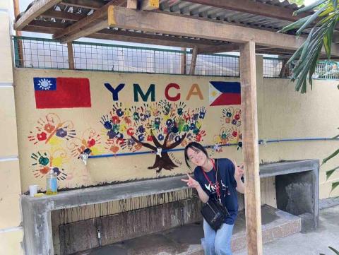 鄭芷棋 - 彩繪牆壁