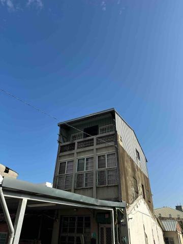 洪政凱（扛）鋼益企業社 - 石棉瓦拆除及更換浪板