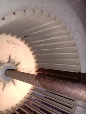 楊家豪 - 吊隱式送風機風鼓清洗前