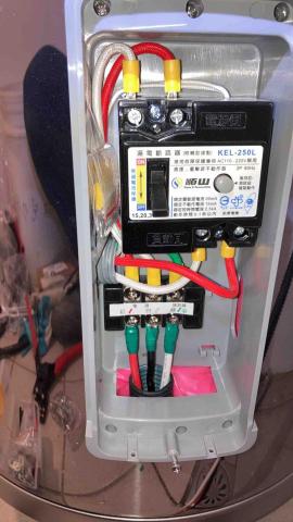 莊瑞松 - 電熱水器線路安裝