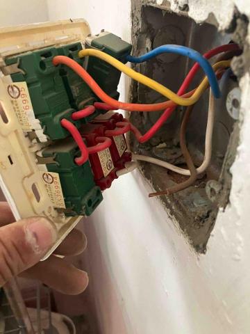 莊瑞松 - 插座面板更換