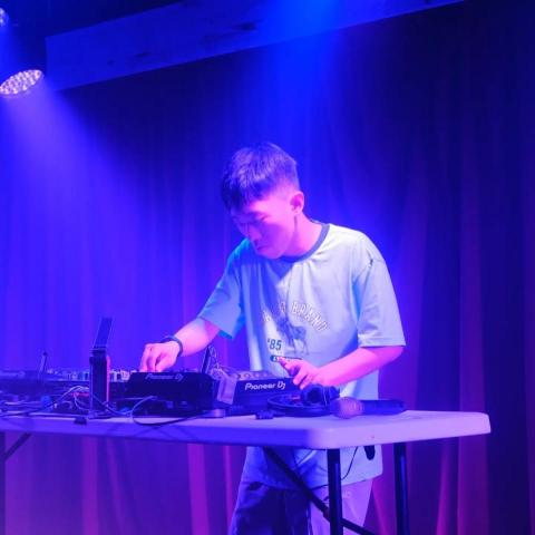 提供dj dj dj服務的專家林奕廷