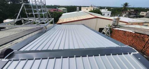 洪政凱（扛）鋼益企業社 - 骨架含浪板