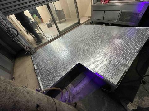 洪政凱（扛）鋼益企業社 - 餐車平台錏花板及骨架