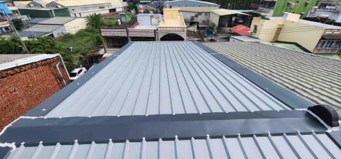 洪政凱（扛）鋼益企業社 - 更換浪板含骨架雙色