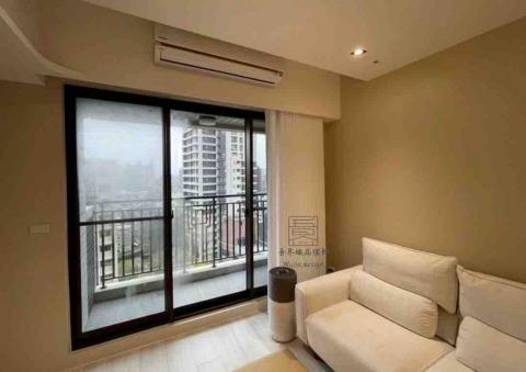 吾界織品窗簾傢飾 - 客廳單層蛇型簾配置